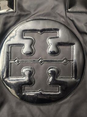 Tory Burch Black Patent Logo Tote Detail - Great Condition - Clean Inside